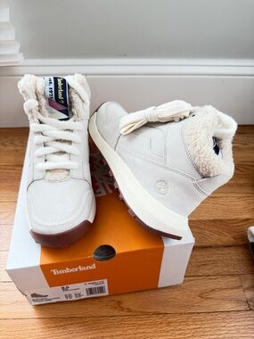 NWT- Timberland Cream Suede Sherpa-Retro Swift High Top Lace Sneaker- Size 8.5